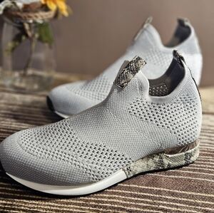 Knit Slip On Snake Print Walking Sneakers Size 7